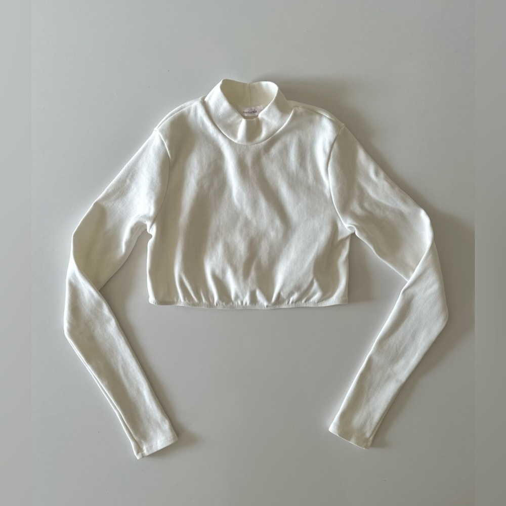 Inamorata Duane Long Sleeve Crop Top. NWOT